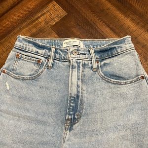 Abercrombie Ultra High Rise 90s Jean